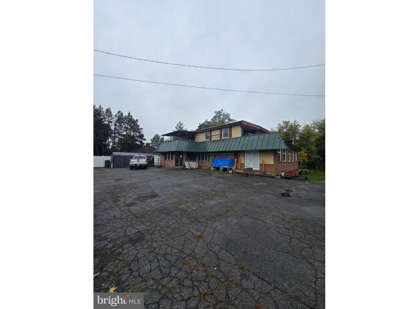 5686 ALLENTOWN Pike, READING, PA 19605