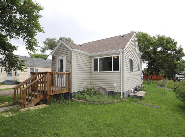 420 18th ST NW, Minot, ND 58703