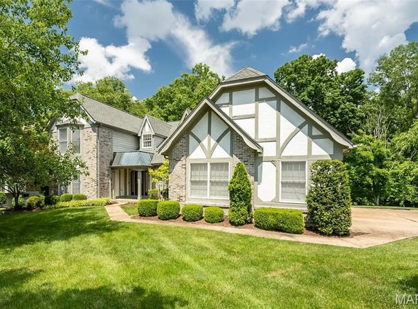 1318 Conway Oaks Drive, Chesterfield, MO 63017