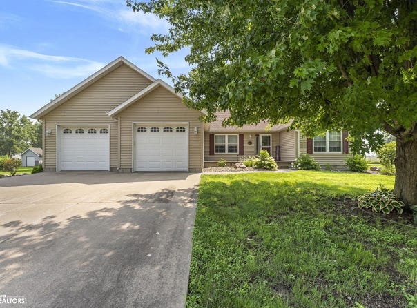 920 S 4Th Street, Wapello, IA 52653