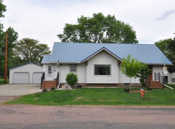 512 S Elm St, Kimball, SD 57355