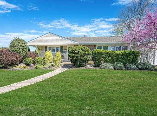1 Elizabeth Drive, Bethpage, NY 11714