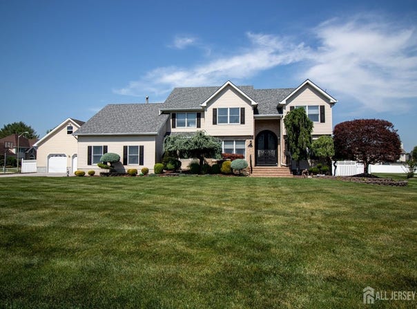30 Brandon Avenue, Monroe, NJ 08831