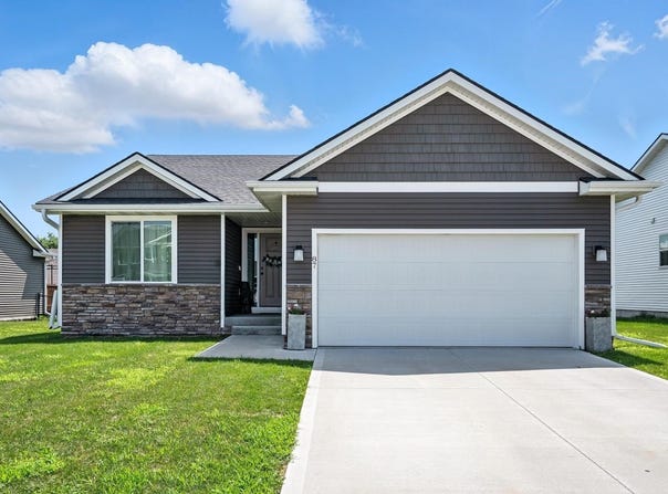87 SE Dorr Drive, Pleasant Hill, IA 50327