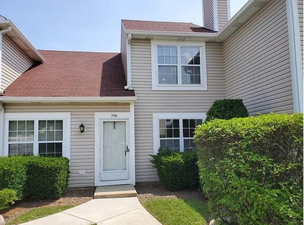 590 LeParc Circle, Buffalo Grove, IL 60089