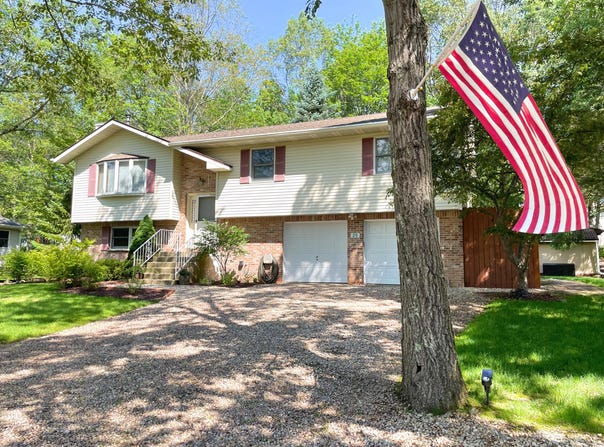 25 Cobblewood Drive, Mount Pocono, PA 18344
