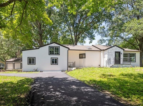 2101 Spruce Street, Leavenworth, KS 66048