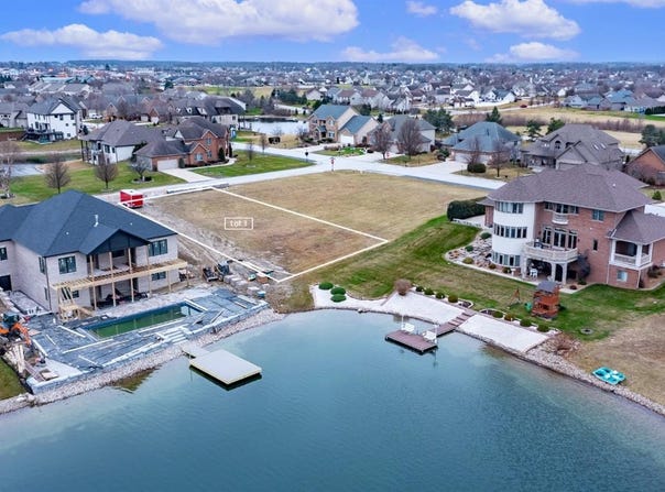 8160 Lakeview Court, Crown Point, IN 46307