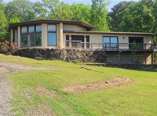 1942 Dwight Mission  RD, Russellville, AR 72802