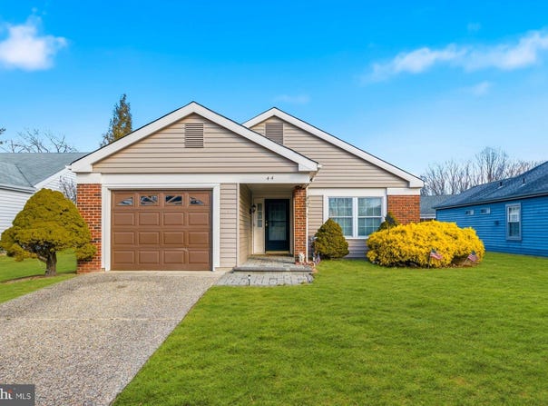 44 NEW CASTLE Drive, SOUTHAMPTON, NJ 08088
