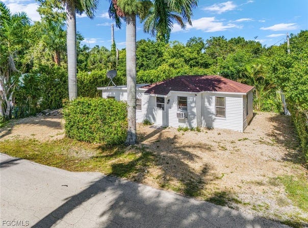 1119 3rd Way, North Fort Myers, FL 33903