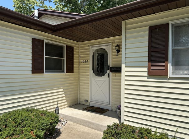1060 Walnut Grove Drive, Norton Shores, MI 49441