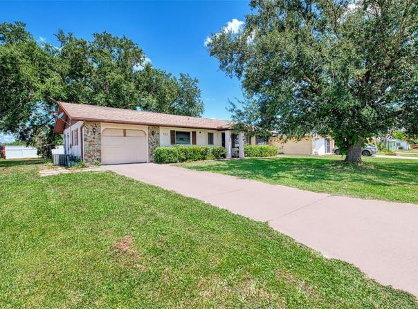 876 LINNAEN TERRACE NW, PORT CHARLOTTE, FL 33948