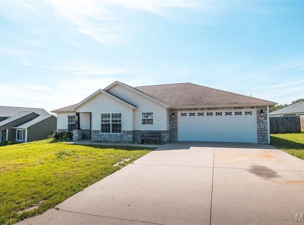 111 Brush Creek Parkway, St Robert, MO 65584