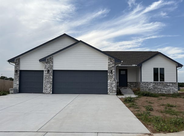 161 Devens Ct, Derby, KS 67037