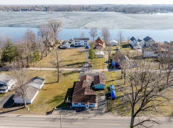 5575 Paw Paw Lake Road, Coloma, MI 49038