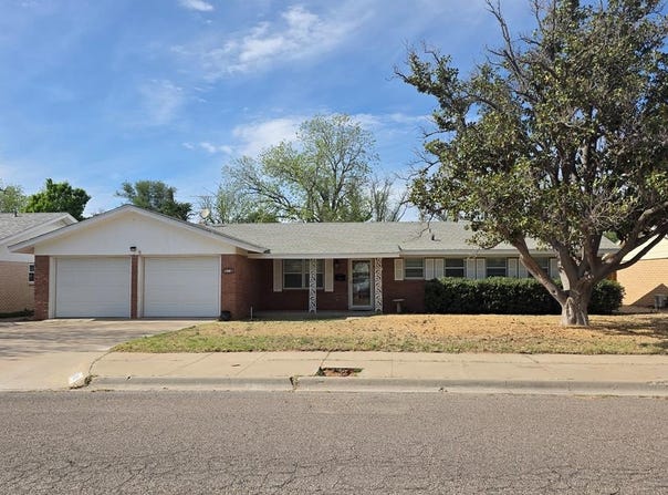 918 E Waco St, Kermit, TX 79745