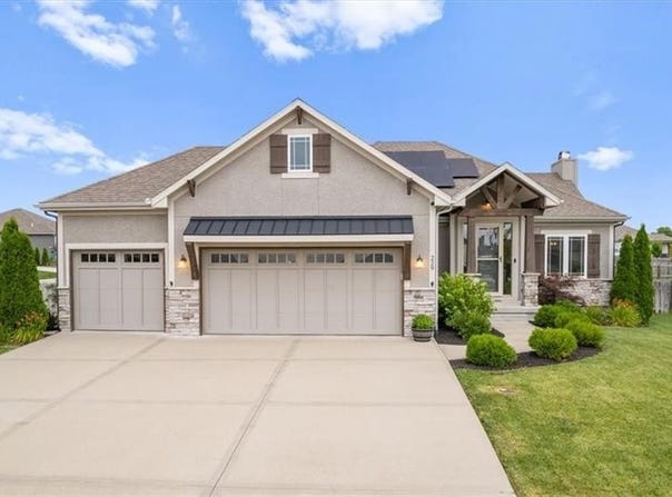 229 SW Chelmsford Drive, Blue Springs, MO 64014