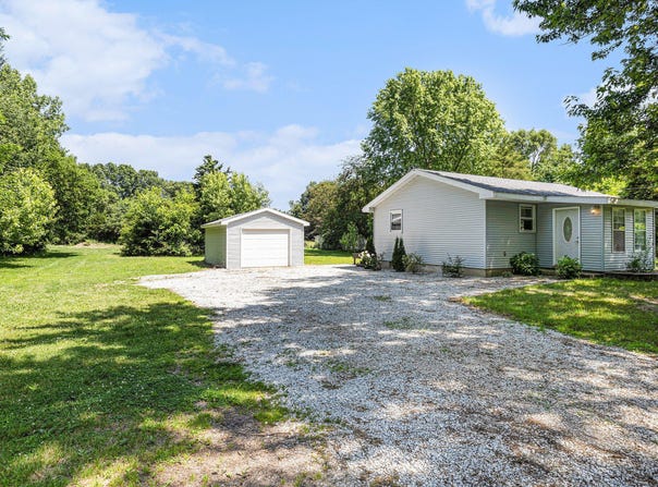 57857 Mitchell Road, Three Rivers, MI 49093