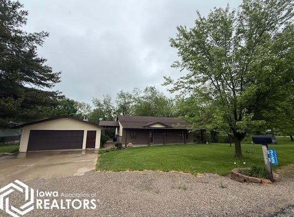 3122 Holiday Lane, Brooklyn, IA 52211