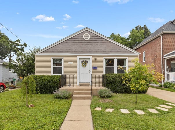 7533 Woodland Ave, Maplewood, MO 63143