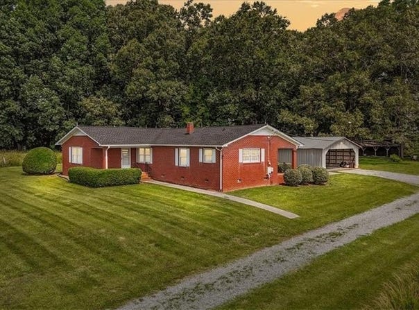 6277 Bennett Road, Seagrove, NC 27341