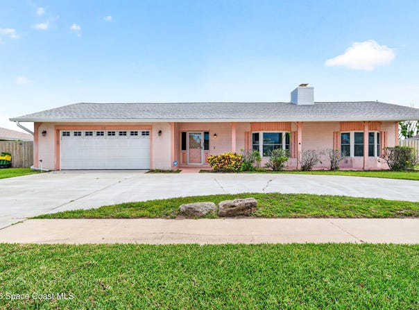 215 Dogwood Avenue, Melbourne Beach, FL 32951