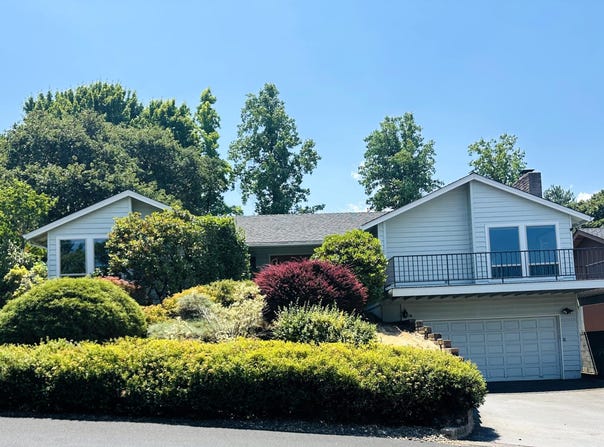 2566 Heritage Way, Medford, OR 97504