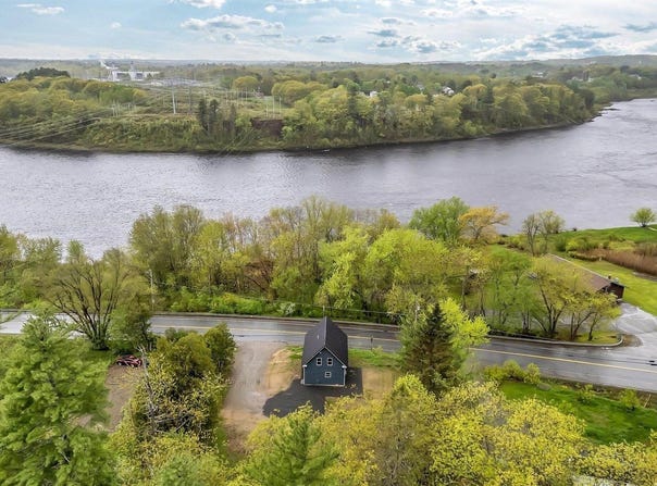 61 Main Road, Eddington, ME 04428