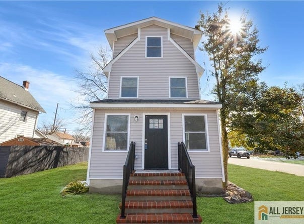 24 John Street, Helmetta, NJ 08828