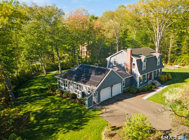 20 Whitefield Drive, Trumbull, CT 06611