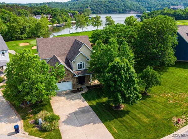 915 Bear Cave Way, Camdenton, MO 65020