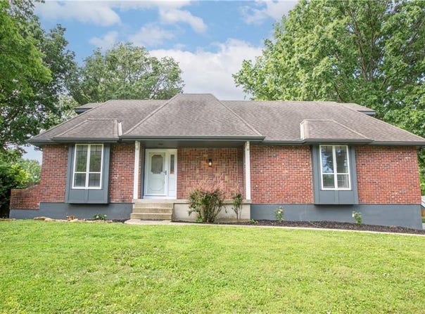 115 N PARK Drive, Raymore, MO 64083