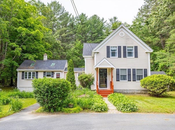 216 Dunstable Rd, Chelmsford, MA 01863