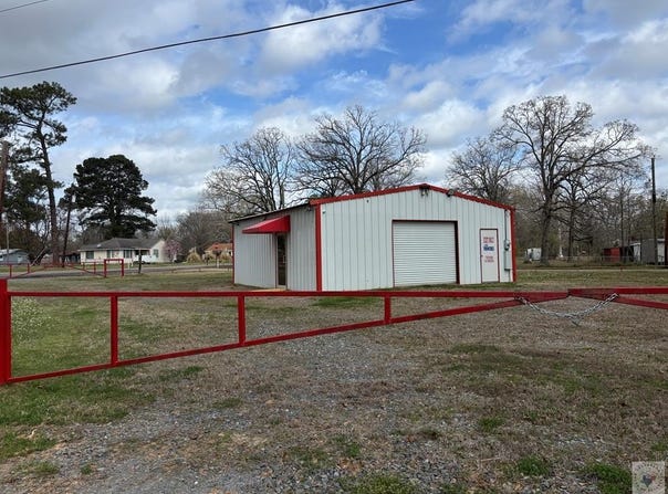 13510 New Boston Rd., Hooks, TX 75561