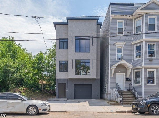 372 21st St, Irvington Twp., NJ 07111-4404