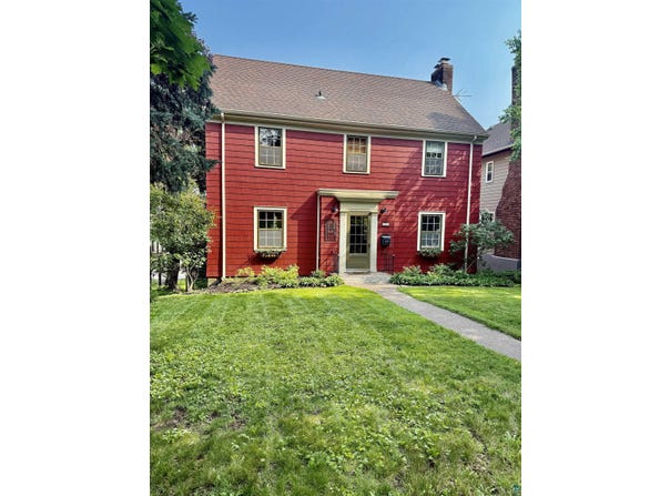 3006 E 1st St, Duluth, MN 55812