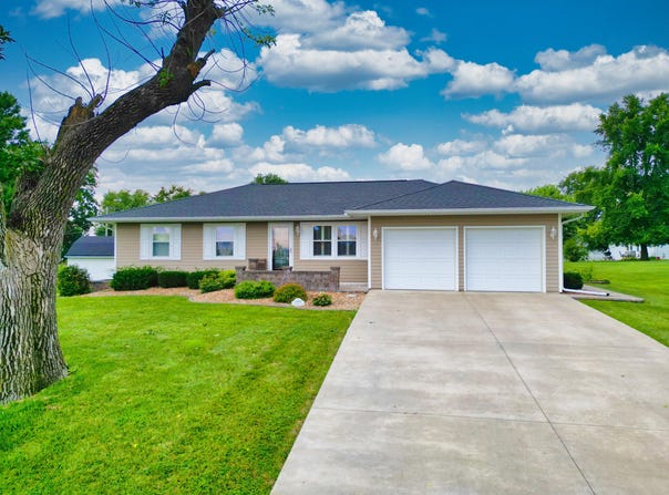 1204 S Walnut Ave., Salisbury, MO 65281