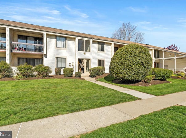 V AVON DRIVE, EAST WINDSOR, NJ 08520