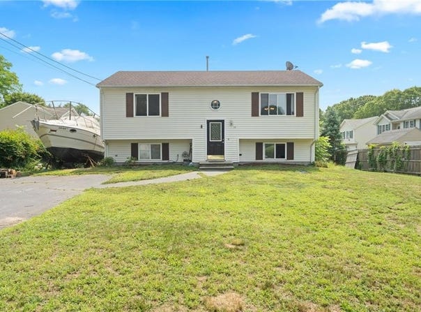 34 Pequot Avenue, Warwick, RI 02889