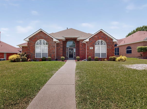 712 Regalwood Drive, DeSoto, TX 75115