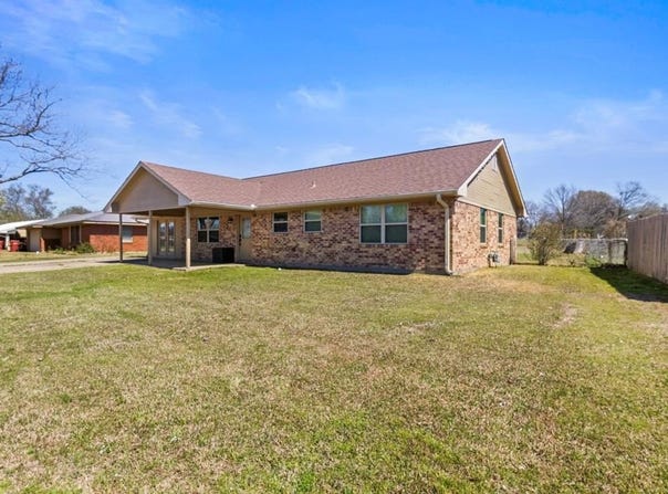 115 Brooks Dr, Bogata, TX 75417