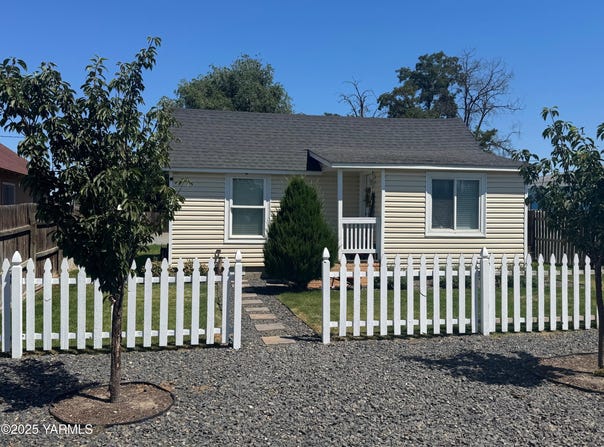 34 N i St, Toppenish, WA 98948
