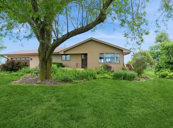 1246 N 75th Avenue W, Newton, IA 50208