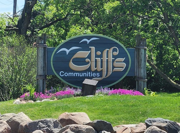 804 Cliffs Drive, Ypsilanti, MI 48198