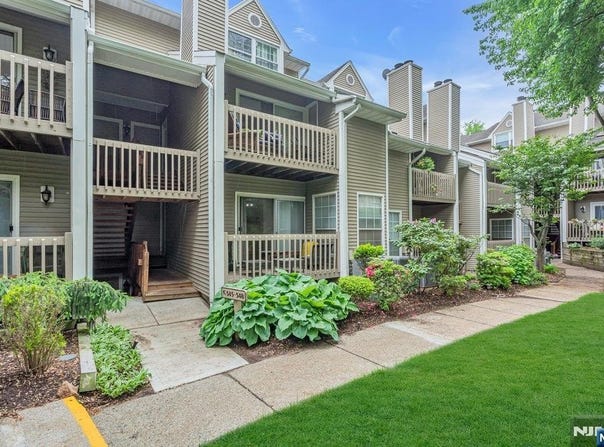 548 Windsor Drive 548, Palisades Park, NJ 07650