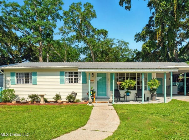 110 Oak Gardens Avenue, Long Beach, MS 39560