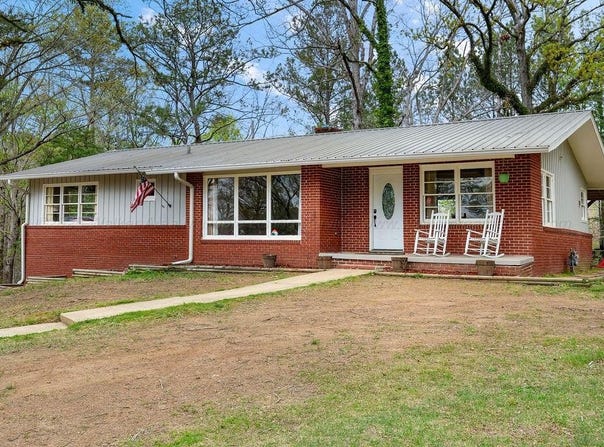 18 MEADOWVIEW Dr, Jasper, AL 35501