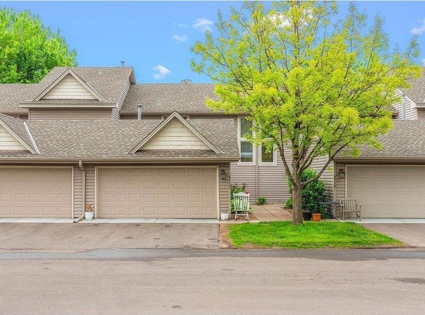 8712 N Cottonwood Lane, Maple Grove, MN 55369