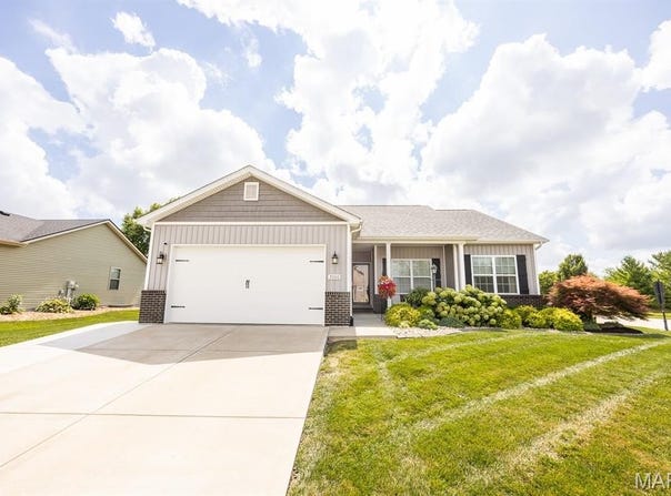 7000 Augusta Drive, Glen Carbon, IL 62034
